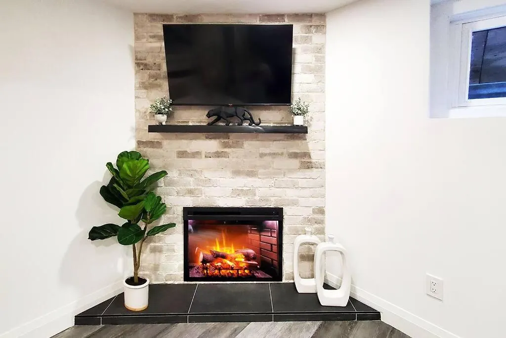 Lägenhet Renovated Guest Suite Near The Lake & High Park In Toronto!
