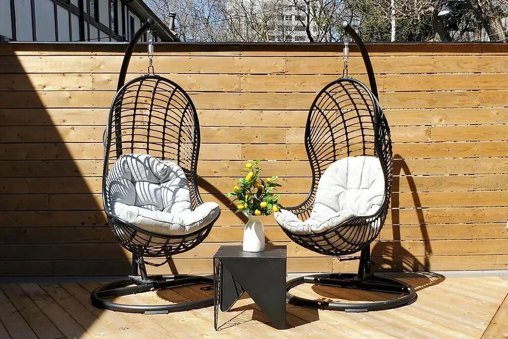 Renovated Guest Suite Near The Lake & High Park In Toronto! Kanada