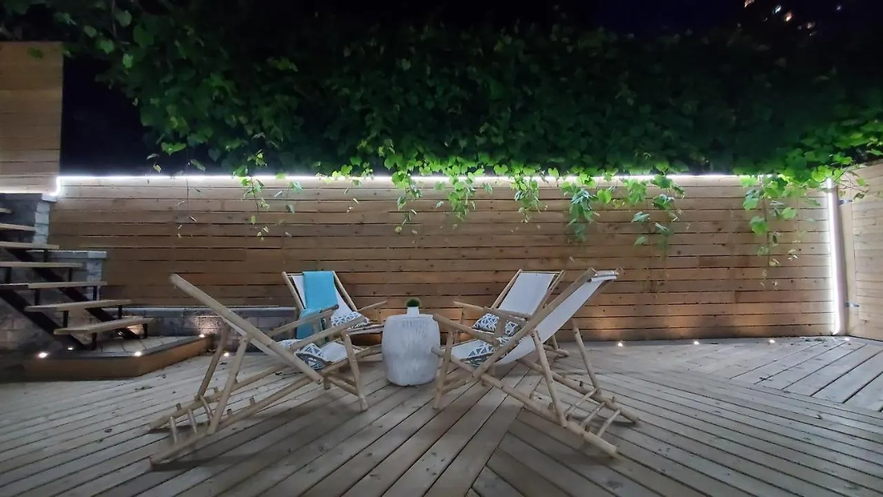 Renovated Guest Suite Near The Lake & High Park In Toronto! Lägenhet